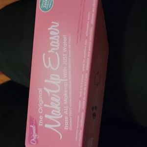 Makeup eraser
